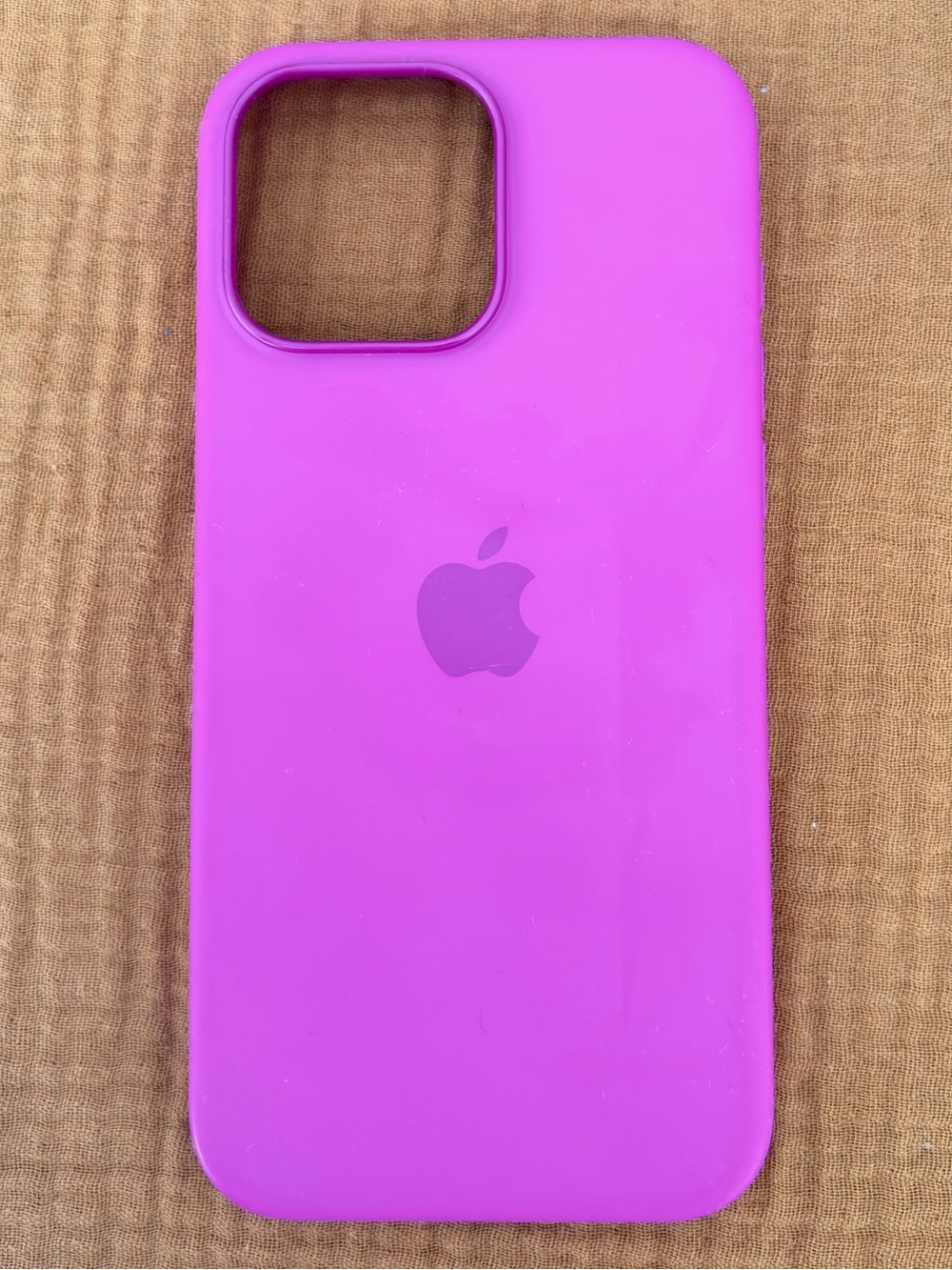 Apple iPhone 16 Pro Max Silicone Case - Bright Fuchsia Pink